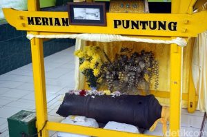 Mariam Puntung di Istana Maimun