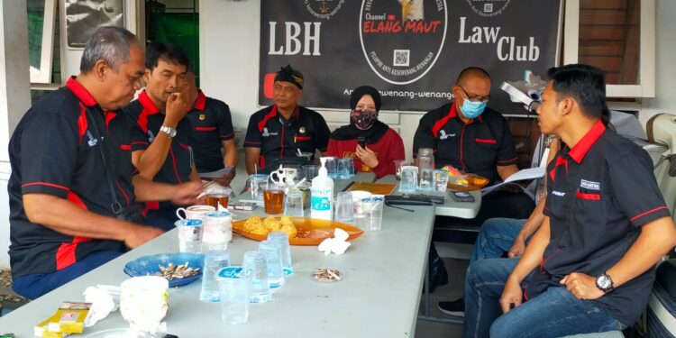 Ahli Waris  DJAJADI KARTA Bin ARSADIDJAJA   pertanyakan dasar penerbitan HGB Apartemen Grand Asia Afrika Bandung