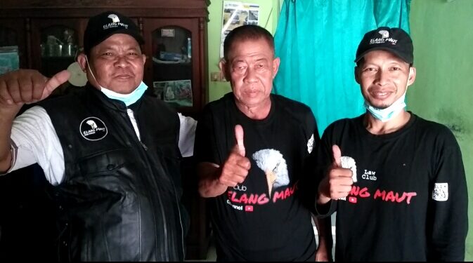 Elang Maut bersama Manusia Silver