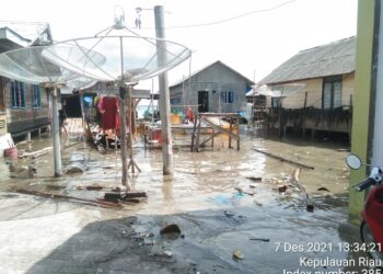 Gelombang Tinggi air Laut Naik Warga Desa Panik