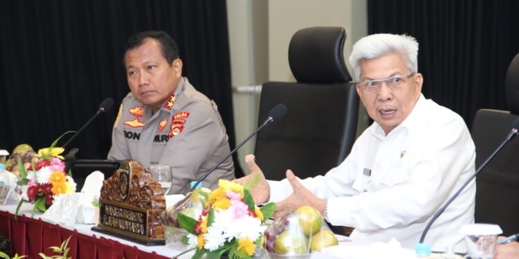 Kapolda  dan Wagub Sumsel Membahas Rancangan Permen ESDM Terkait Sumur Minyak Bumi di Semsel