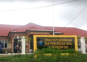 Aduh ! Kepala Dinas Bentak Warga