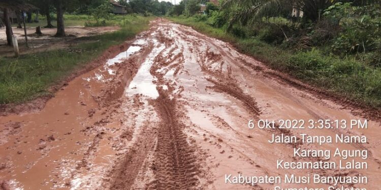 Akses Menuju Tungkal Ilir Banyuasin Bagaikan Kubangan Kerbau