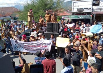 AKSI DAMAI PENGULU DI ACEH TUNTUT PENGHASILAN TETAP KE DPRK ACEH TENGGARA