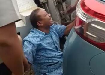 Supir Taksi Menangis Tak Mau Di Derek