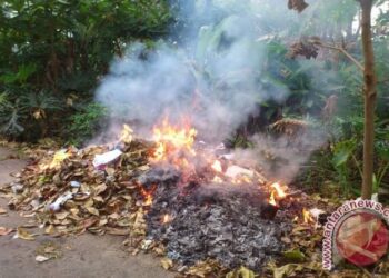 Hukumnya Membakar Sampah Sembarangan