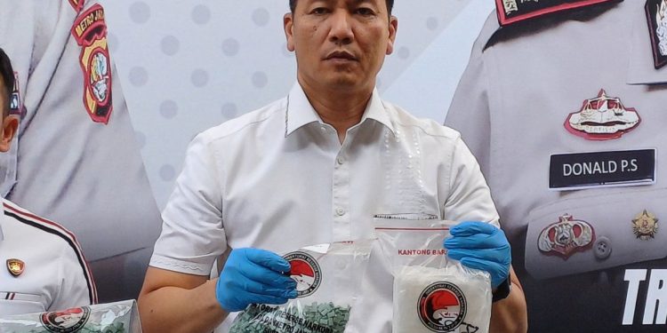 Profil Kombes Pol Donald Parlaungan Simanjuntak Yang Dipecat Gegara Pemerasan