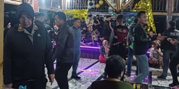 Polisi Bubarkan Pesta Gay Berkedok ‘Family Gathering’ di Puncak Bogor