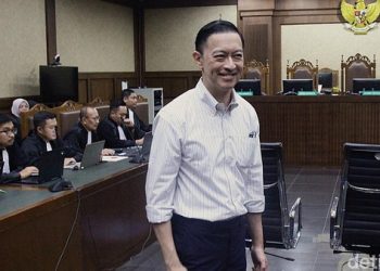 TOM LEMBONG DIVONIS 4,5 TAHUN PENJARA DALAM KASUS KORUPSI